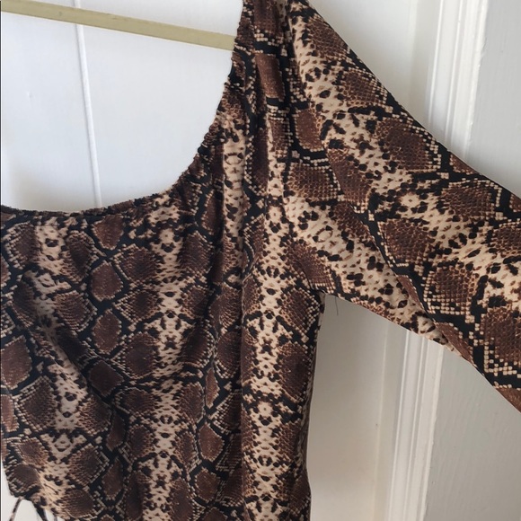 BCBG Size XXS One Shoulder Snake Print Top - Picture 3 of 5